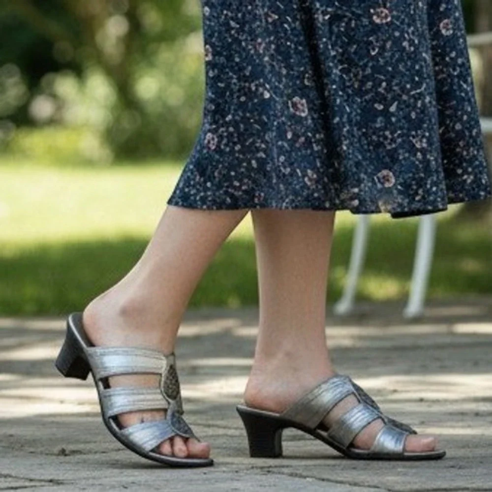 Sbicca Gotcha Women Slide Sandal 7 Wide Dressy Block Heel Pewter Silver Metallic